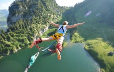 【华体会下载】3月29日终极对决，WE季后赛门槛前的生死较量