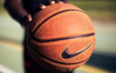 华体会入口-足球明星马里揭露赛场种族辱骂事件，足协今日紧急启动全面调查