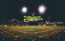 华体会平台：英超卫冕困局解码，冠军荣耀为何屡屡易主？