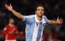 华体会体育：巴萨长青传奇！伯恩盛赞莱万，37岁的年龄，27岁的雄心